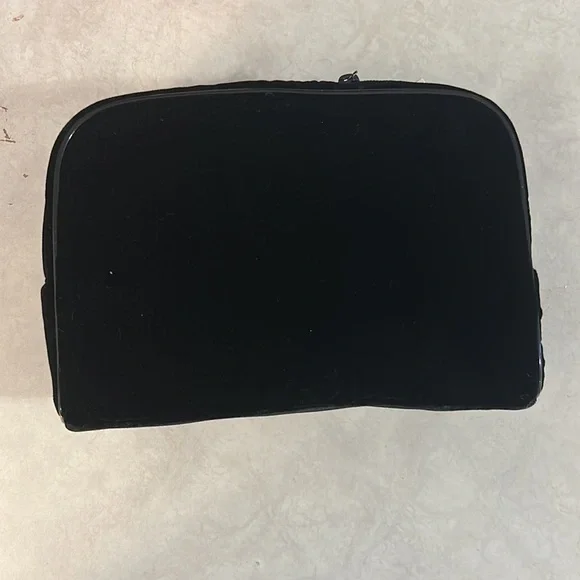 Double Zipper Chic CHANEL Black Velvet Makeup and Cosmetic Bag - Picture 2 of 4
